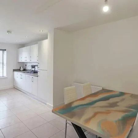 Holiday home Family & Contractor Friendly 4-br In Leeds Leeds (West Yorkshire)