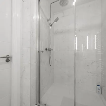 Holiday home Family & Contractor Friendly 4-br In Leeds Leeds (West Yorkshire)